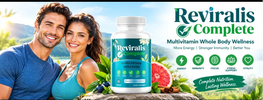 Happy couple with a bottle of Reviralis Complete